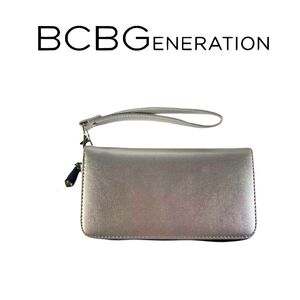 NEW WITHOUT TAGS BCBGeneration 'Allison' Wallet / Wristlet Silver